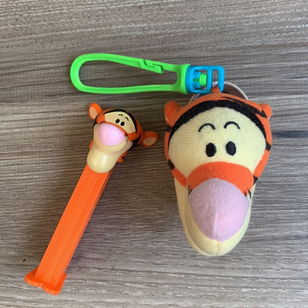 Winnie the Pooh Tigger Plush Clip on & Pez Dispenser Collectible Toy